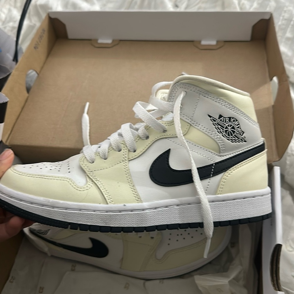 Nike Women’s Air Jordan 1 Mid